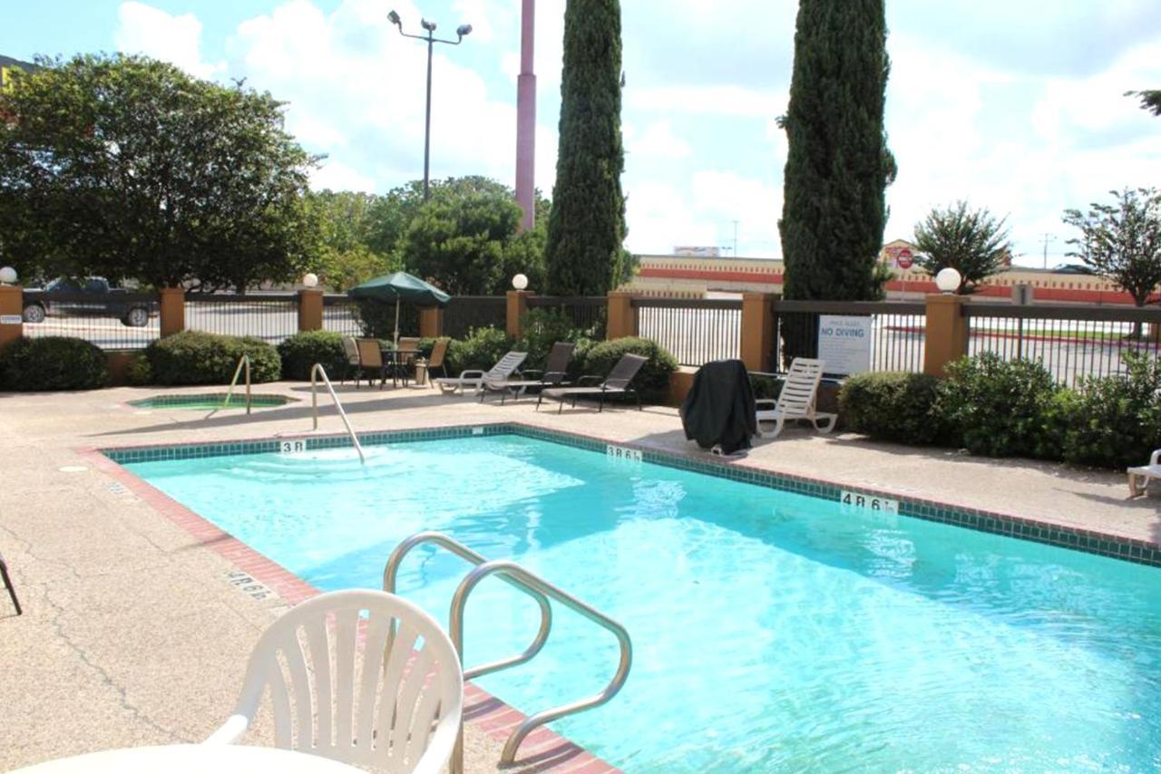 Coratel Inn & Suites By Jasper New Braunfels Ih-35 Ext 189 Exterior foto