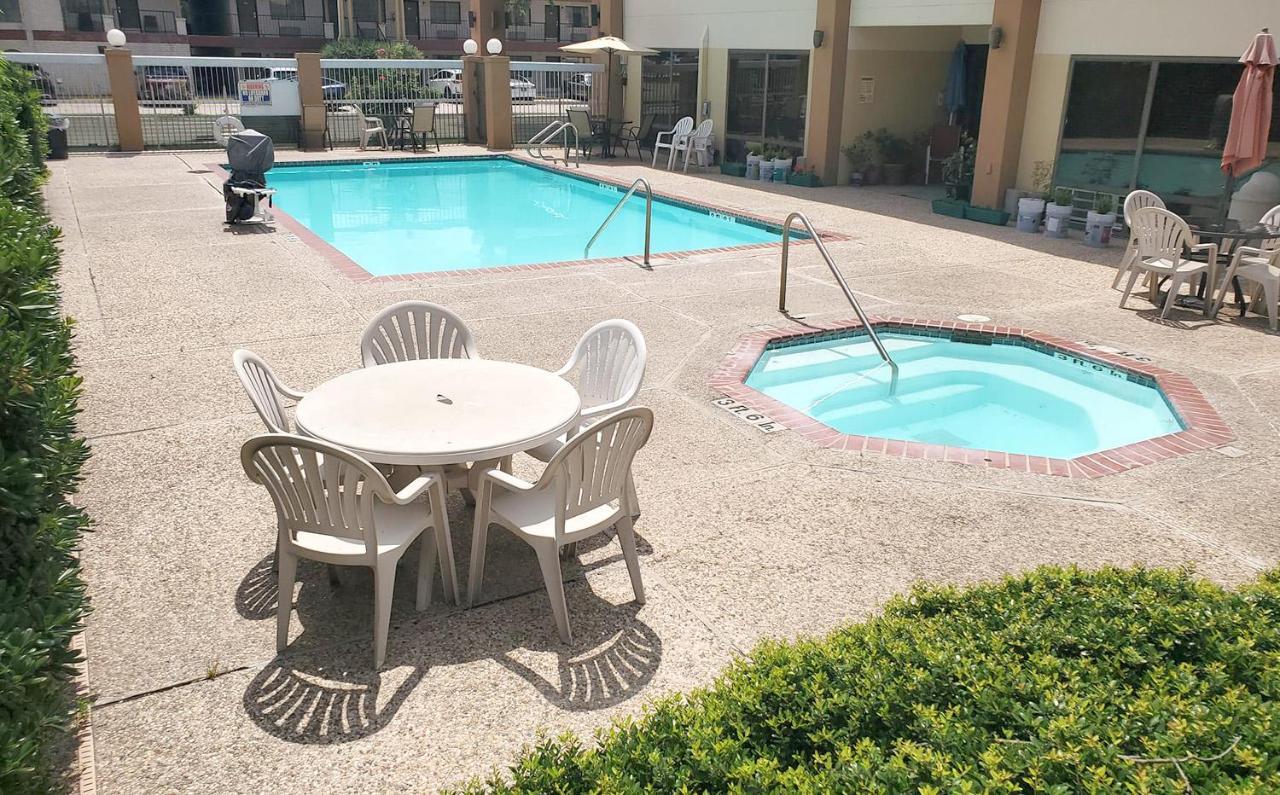Coratel Inn & Suites By Jasper New Braunfels Ih-35 Ext 189 Exterior foto