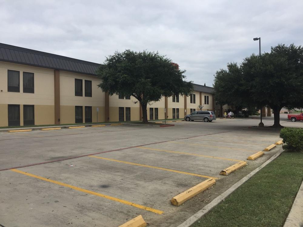 Coratel Inn & Suites By Jasper New Braunfels Ih-35 Ext 189 Exterior foto