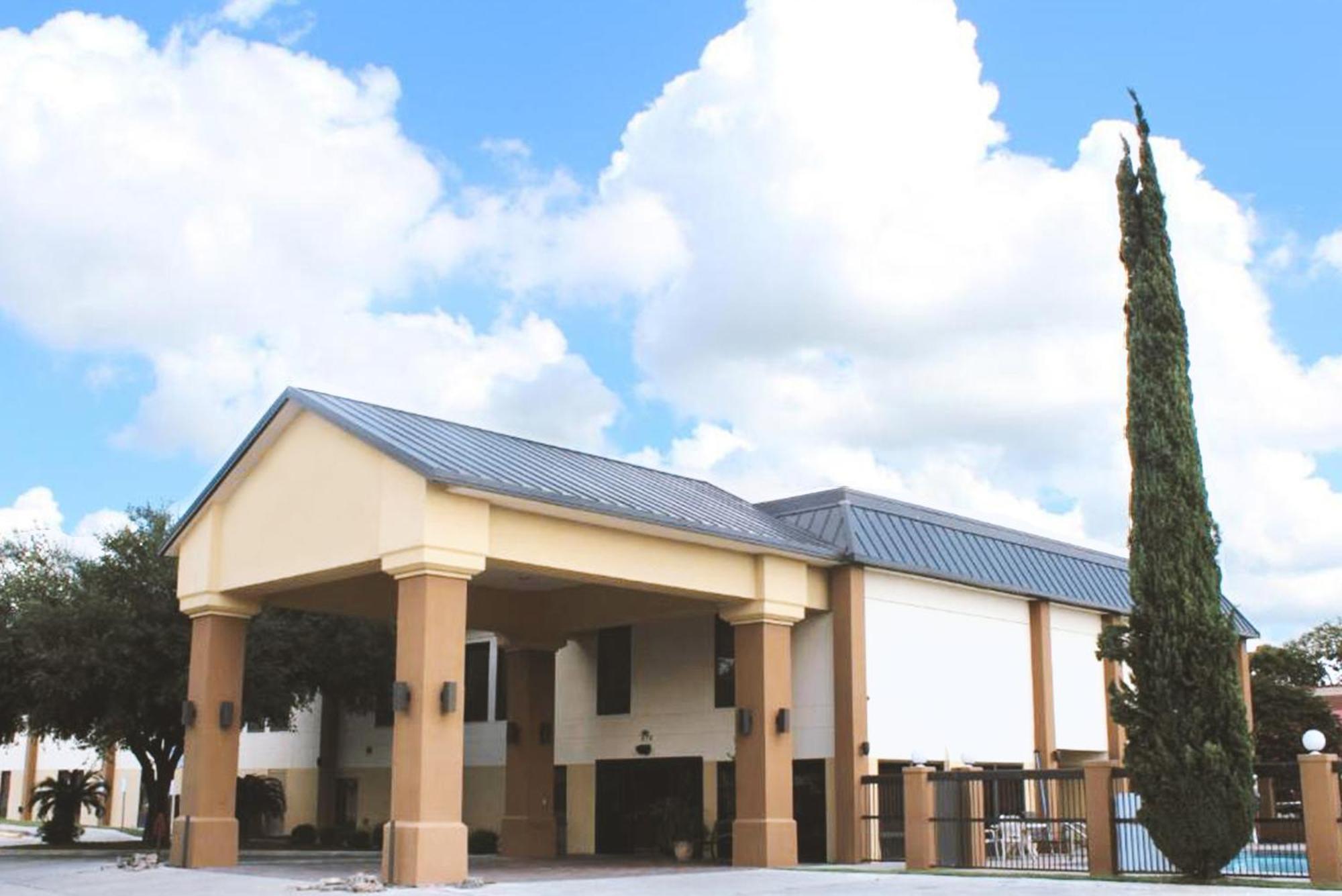 Coratel Inn & Suites By Jasper New Braunfels Ih-35 Ext 189 Exterior foto